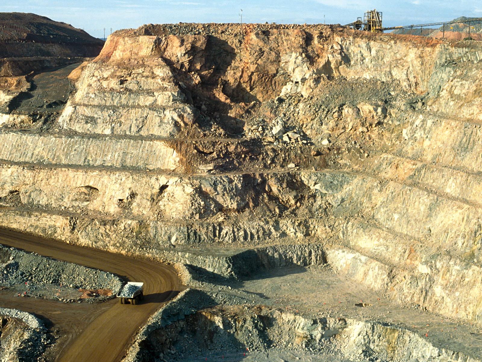 CSIRO ScienceImage 5285 A 120 ton ore truck at the New Celebration Gold Mine